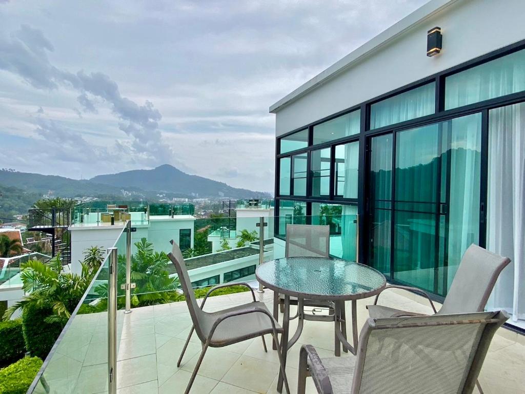 360 Degree Kamala Seaview Villa 전경