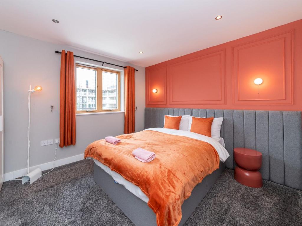 Pass the Keys Newly built Top-Floor Flat with Private Terrace, Reading