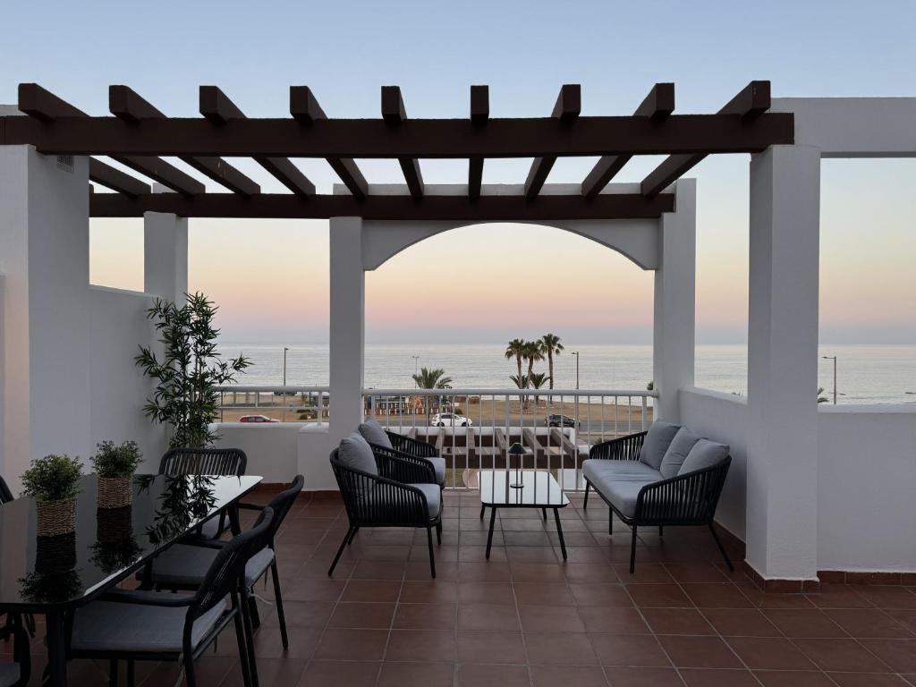Apartamento con piscina frente al mar en Mojácar playa para familias y parejas de más de 30 años - 1