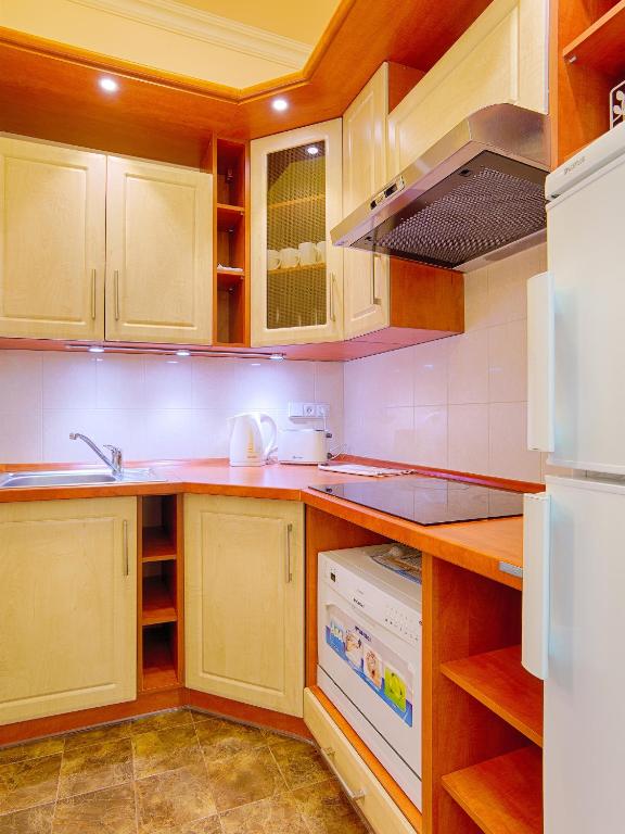Lyra Apartments photo