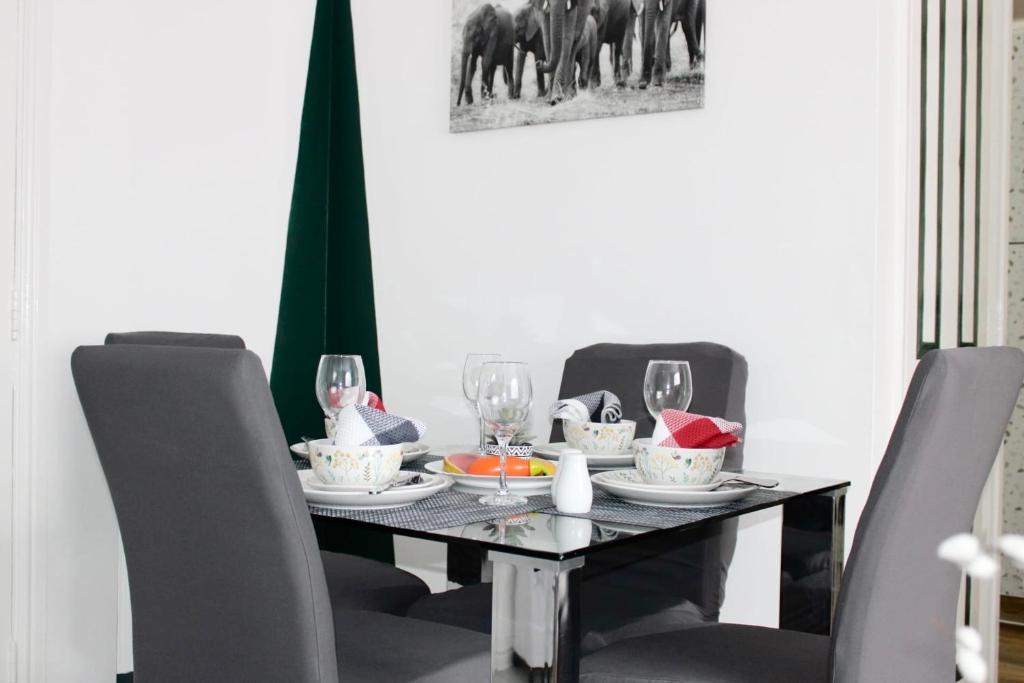 Juniper Apartment - 2 Bedroom, Goodmayes