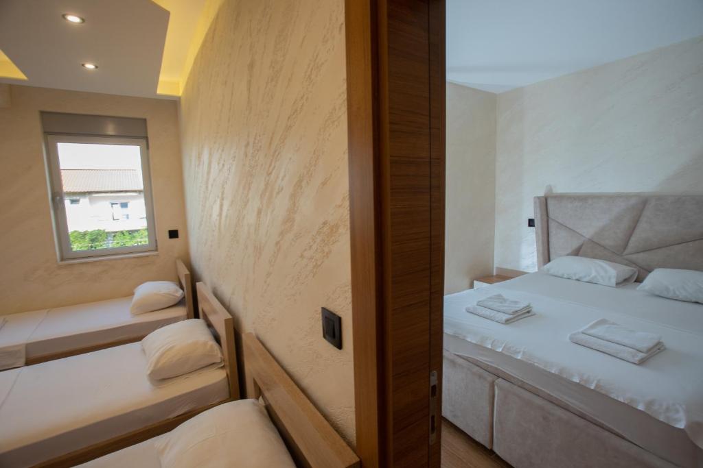 Amber Lux Apartments - 5