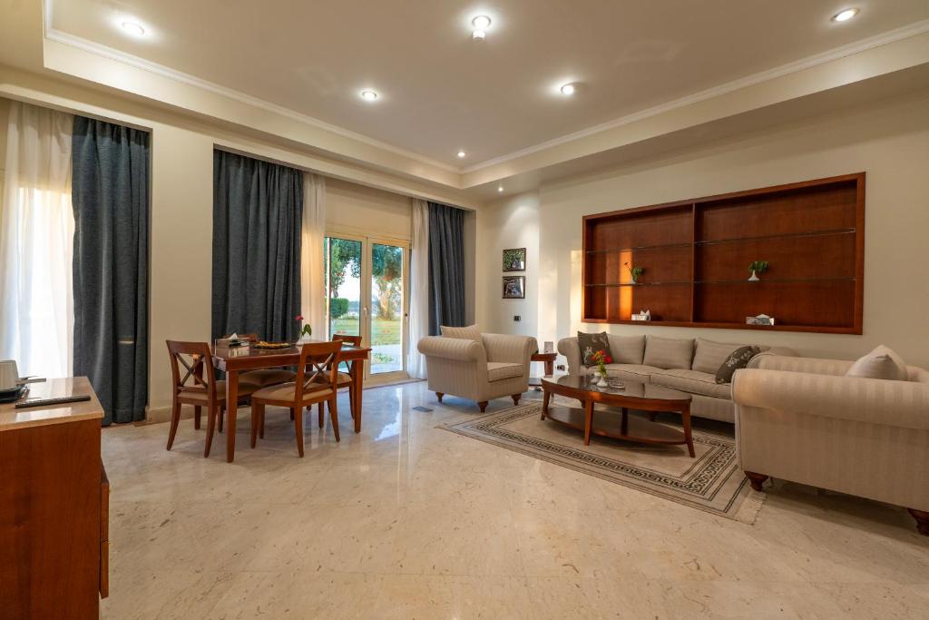 졸리 빌 호텔 앤 스파 킹스 아일랜드 룩소르 (Jolie Ville Hotel & Spa Kings Island Luxor)