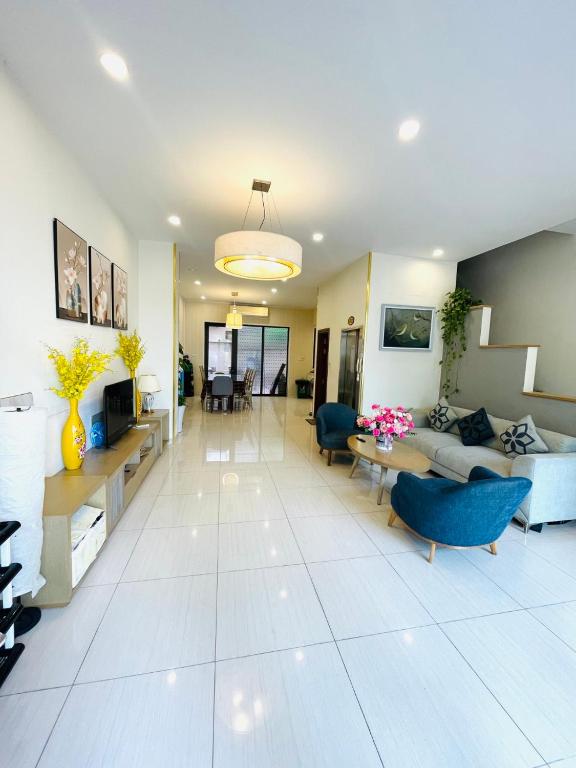 Kim&#8217;s Villa &#8211; 5 phòng ngủ &#8211; gần biển