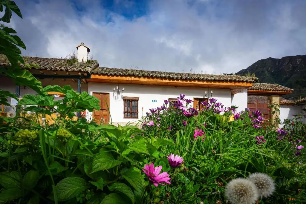 Hotel Pueblo Dorado Sesquilé，位于Sesquilé的酒店