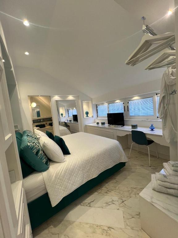 MAISON LADY CLAUDIA LUXURY ACCOMMODATION - 3