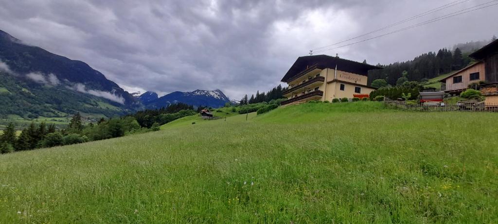 Ferienwohnung am Krausberghof mit Balkon und Parkplatz, 6 Fahrminuten zur Alpentherme Gastein und zur Schlossalmbahn - 1