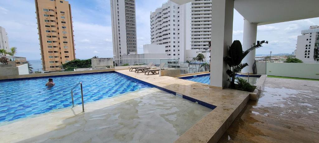 Stunning Infinity Pool, Balcony, steps from Walled City & Marbella Beach - 3
