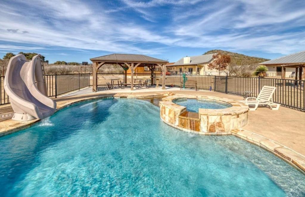 5 O'clock Somewhere, Concan