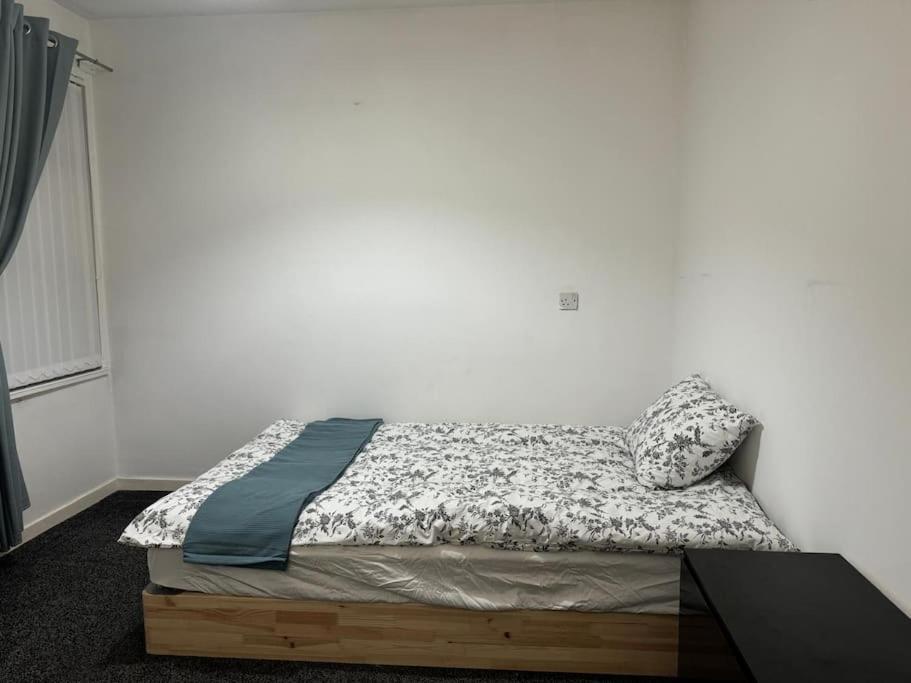 Home in Gateshead Newcastle, Low Team