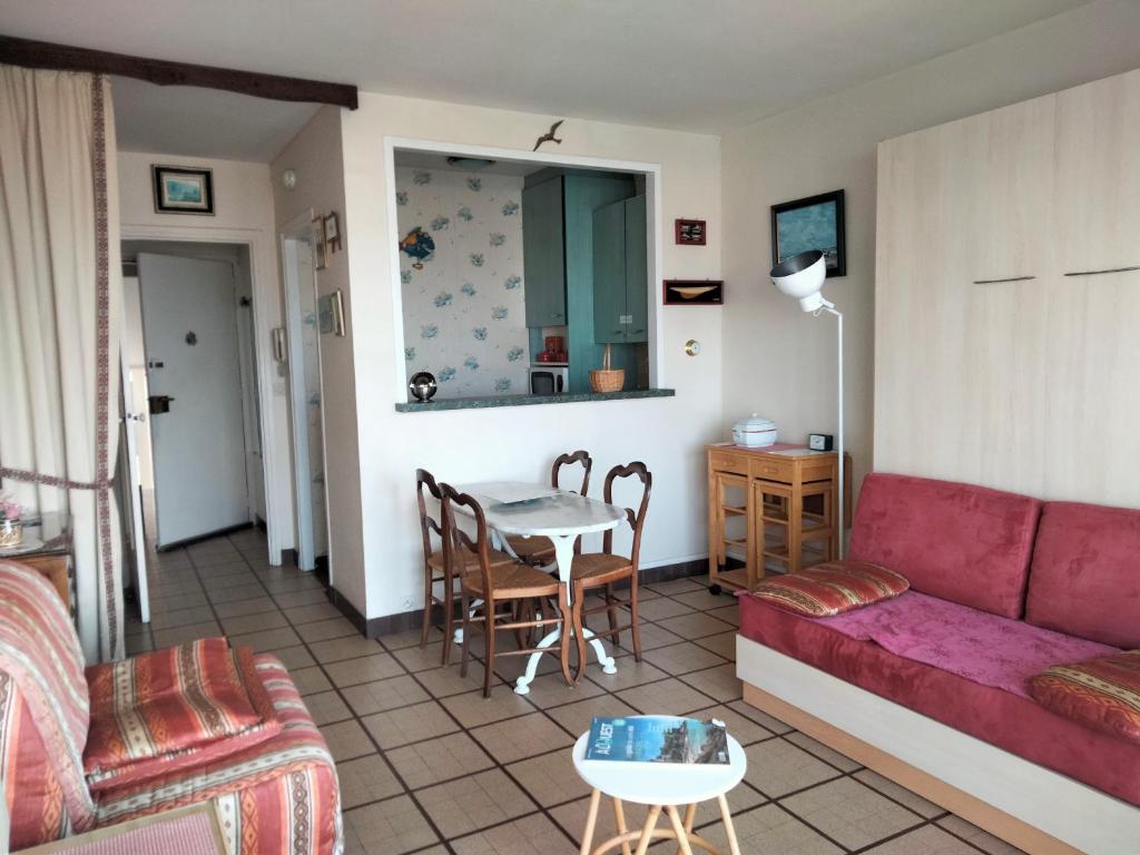 Studio Face Plage aux Sables d'Olonne avec Balcon, Ascenseur et Proximité Centre-Ville - FR-1-331-46 - 5