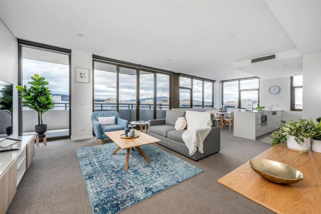 Amazing View In Large Apartment Barton ACT, Kingston 