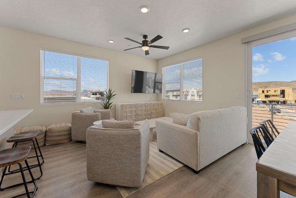 Boots at Kat's condo, St. George