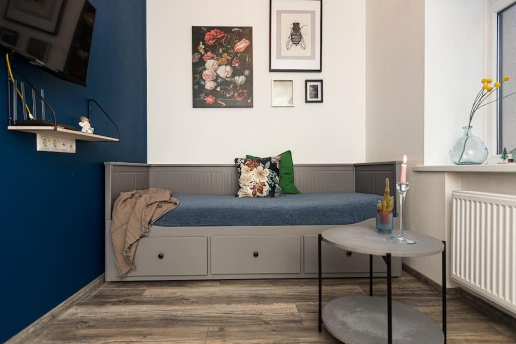 Cute studio APT with a View over the rooftops and Free parking in the area, Riga