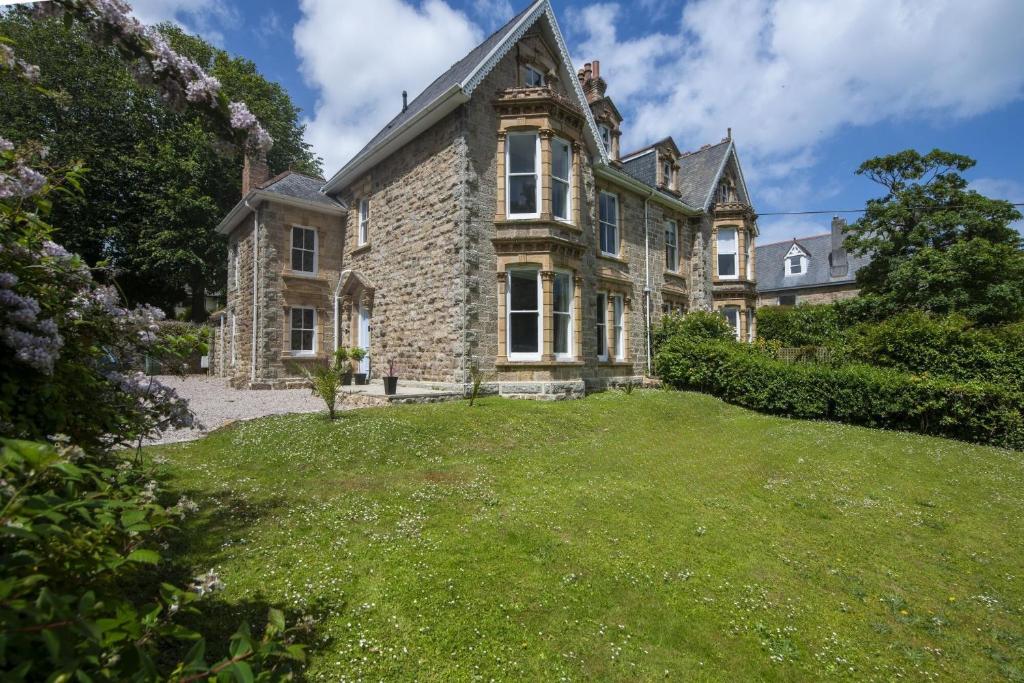 The Elms, Uny Lelant