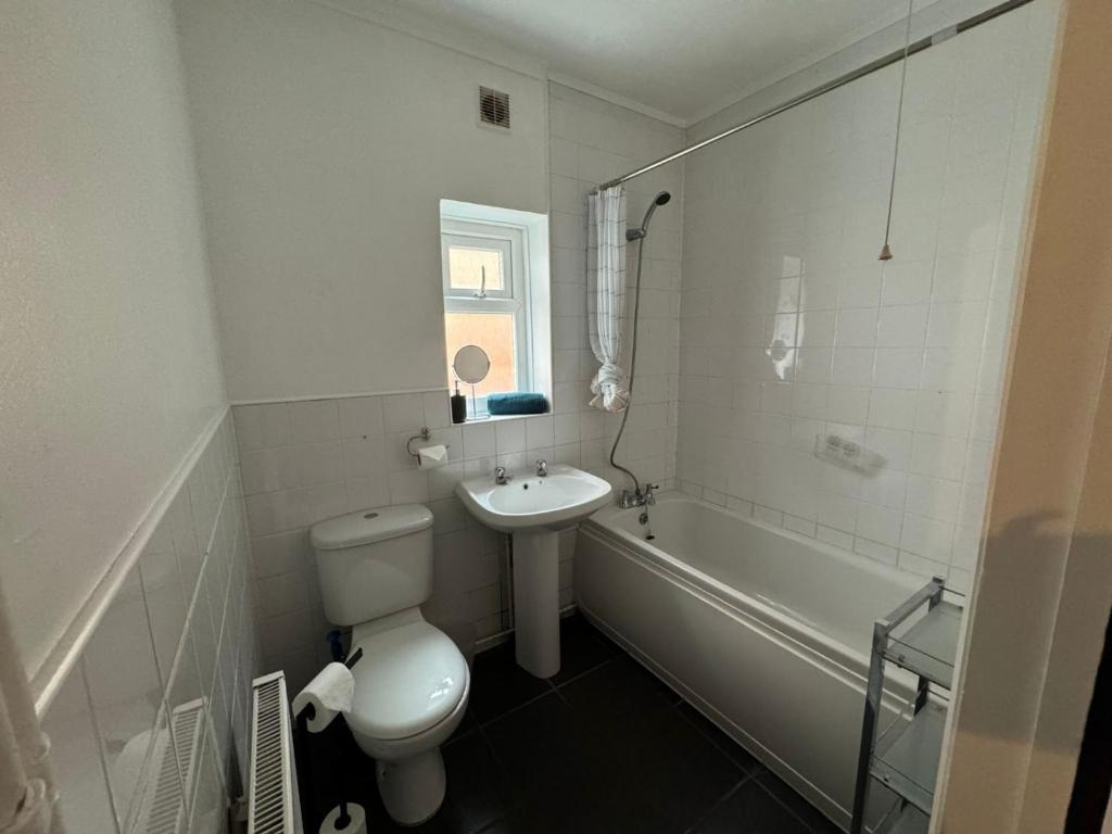 Lushlets GF Flat sleeps 10 12, Cardiff