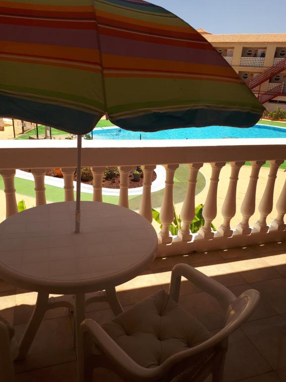 Chill Out Tenerife Sud - monolocale con piscina riscaldata, Costa del Silencio