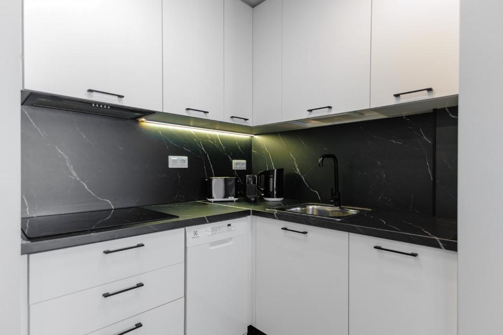 Elegant 2 Bedrooms Flat 5 minutes from the sea & free parking - 4