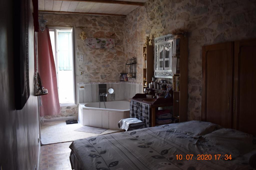 Sète centre ville APPARTEMENT ATYPIQUE F2 (70 m²) - 4