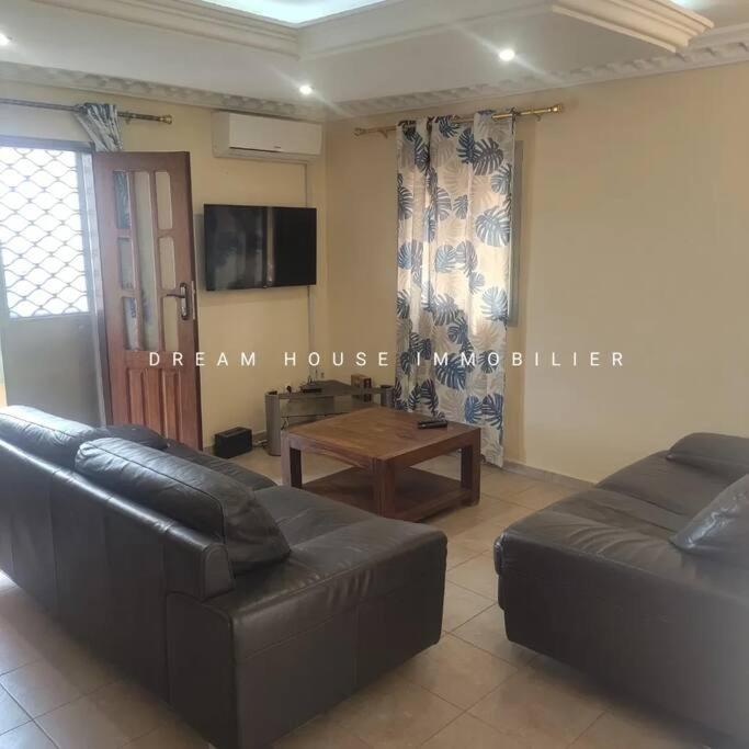 studio meublé à tam-tam week-end Yaoundé, Yaoundé