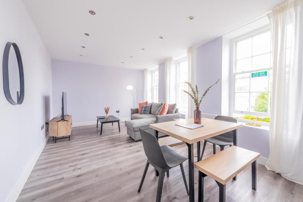 Modern Morris Mews - High Spec - 7 Guests, Abingdon