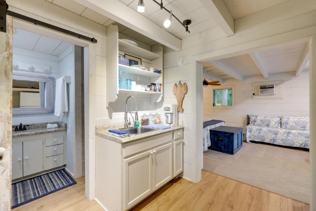 Nantucket Cottage with Fishing Dock and Sunsets 전경