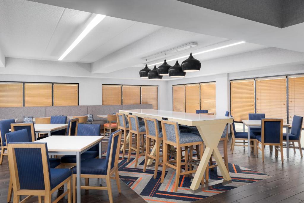 Hampton Inn Louisville-Airport (Fair & Expo Center) 館内設備