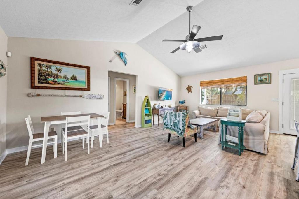Walk to Beach from the Home with a Firepit and 8 Beds that Sleeps 12 or more, Panama City Beach