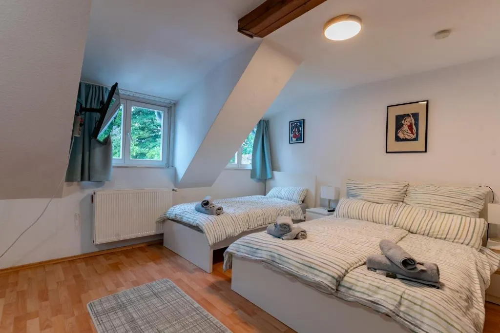 Cosy Old Studio at Schlosspark, Hotel in Wiesbaden