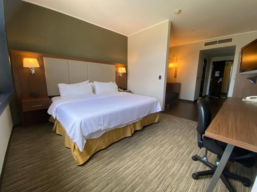 Holiday Inn Express Mexico Santa Fe by IHG - 3
