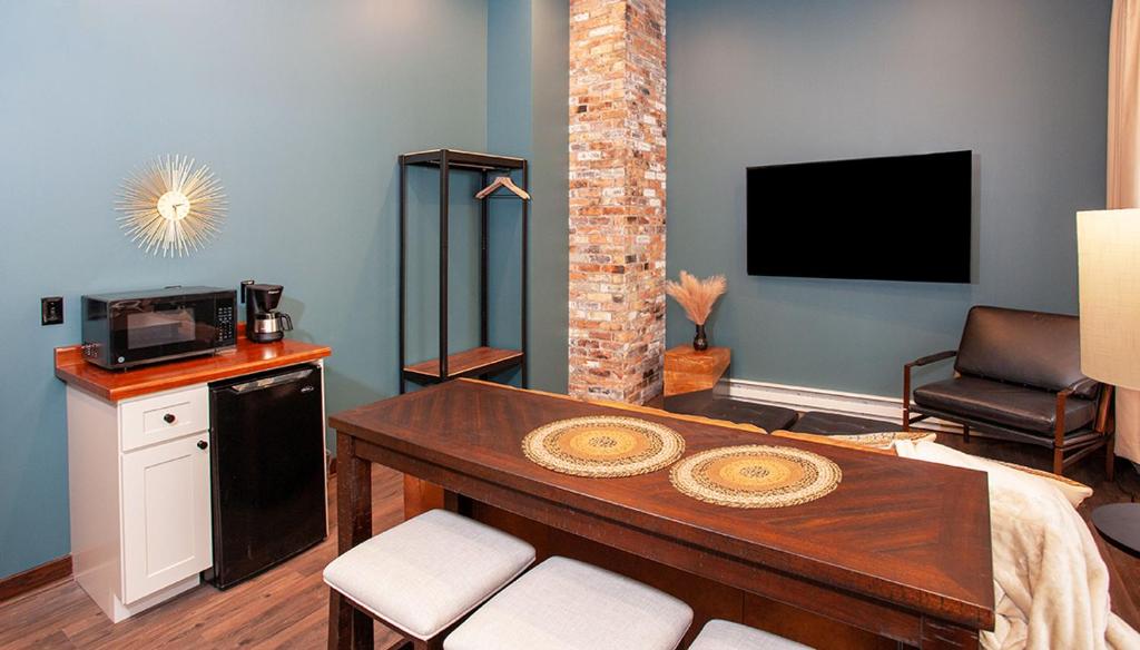 The Intrepid Rentals, Duluth