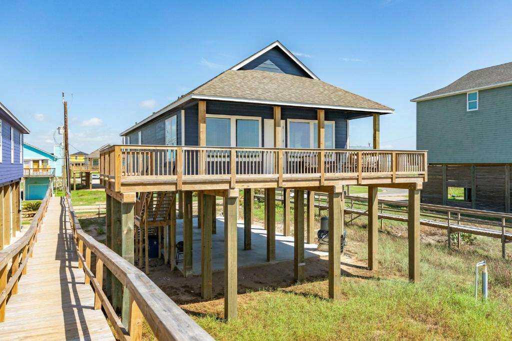 Iris - Beachfront - Pet & Family Friendly, Surfside Beach
