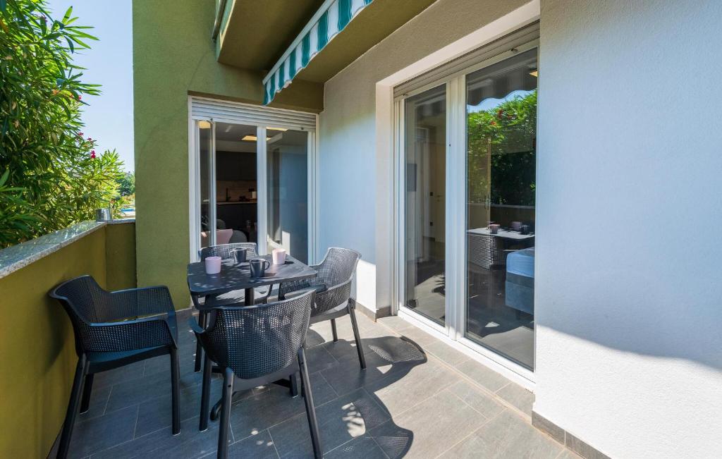 Amazing Apartment In Vranici With Wifi, Poreč