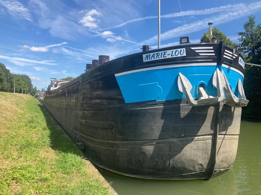 Une nuit, la vie avec Marie Lou, Venette