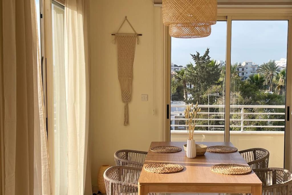 Palm View Residence with Private Rooftop, Larnaka