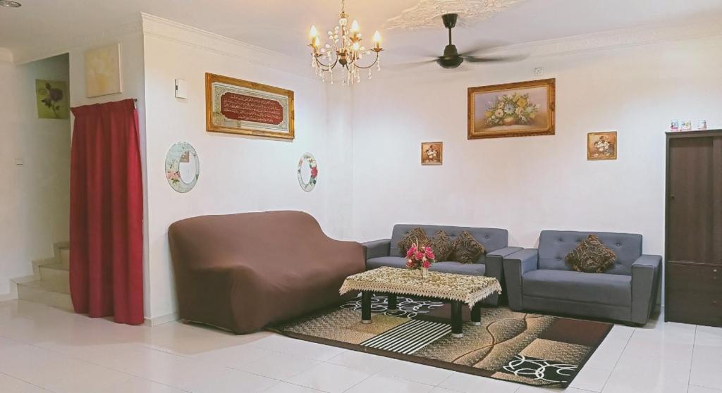 บ้านเดี่ยว 3 ห้องนอน 2 ห้องน้ำส่วนตัว ขนาด 1000 ตร.ม. – เกลบัง (Melaka homestay)