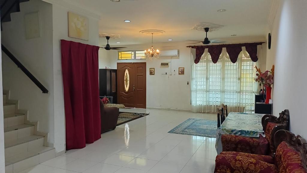 บ้านเดี่ยว 3 ห้องนอน 2 ห้องน้ำส่วนตัว ขนาด 1000 ตร.ม. – เกลบัง (Melaka homestay)