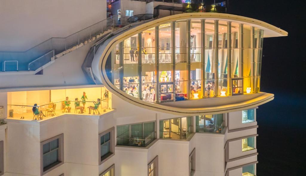 Hotel Exterior Image