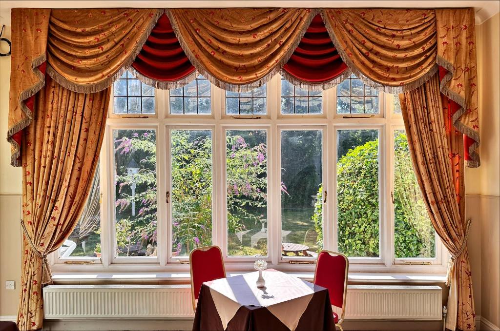 Food and beverages, The Grove Hotel in Bournemouth