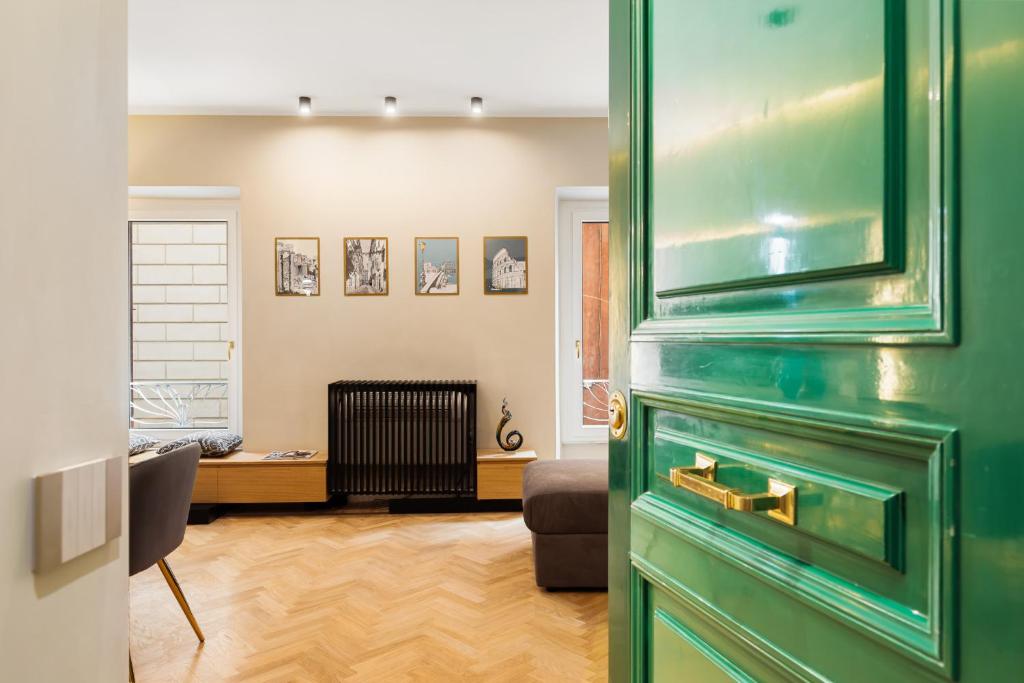 Spanish Steps Modern Gem - 3