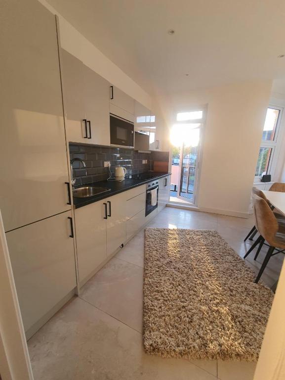 Stone Lodge 2 min Walk From Edgware Underground, Edgware