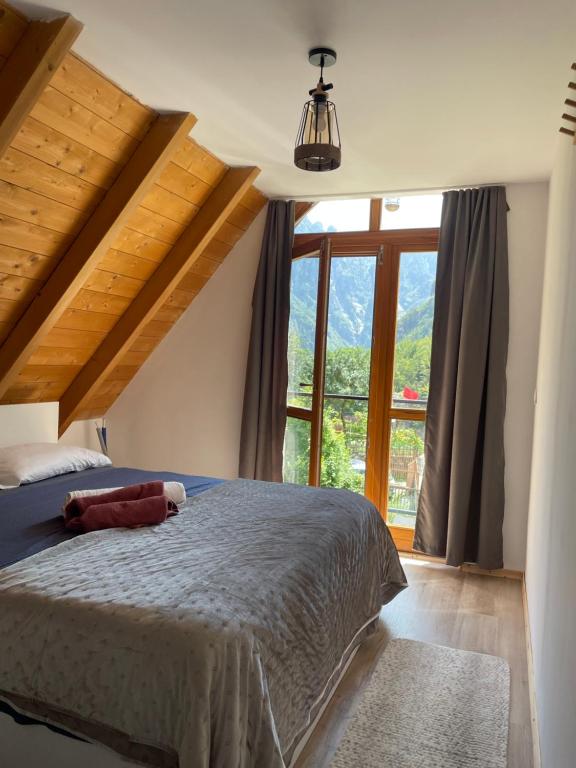 Petriti theth, Theth