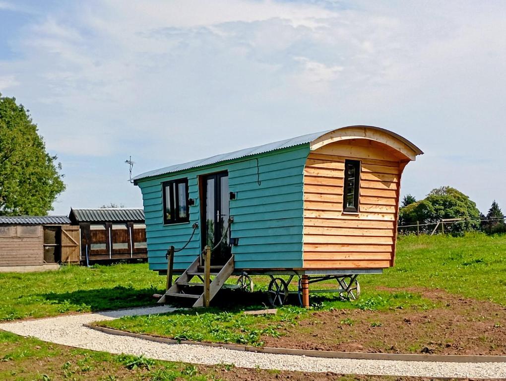 The Golden Fleece, Rushton Spencer
