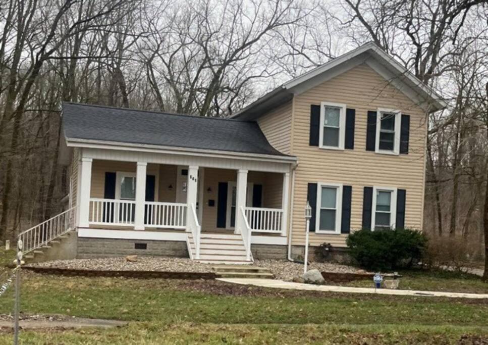 Private & Spacious Home 5 miles from Notre Dame, Mishawaka