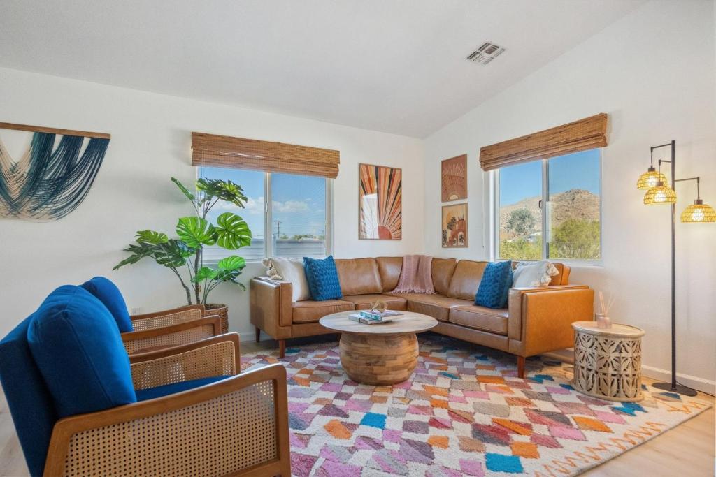 Tangerine House - Hot Tub, Fire Pit, BBQ! home, Joshua Tree