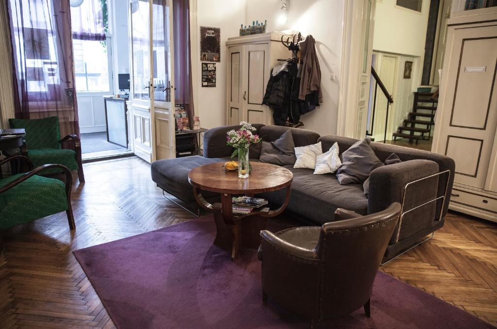 Shared lounge/TV area