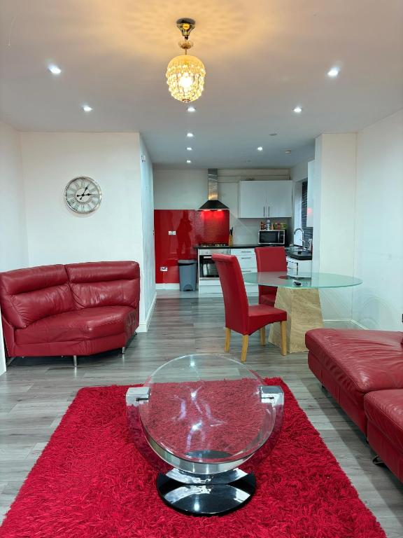 Nicely Furnished 2 Bedroom Property, High Wycombe photo 6