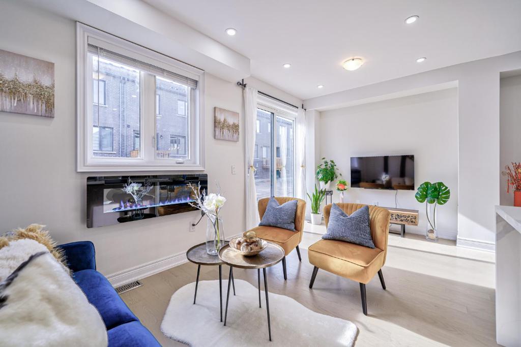 Swan-Lake Luxury Home,Deluxe King size bed WiFi TV, Richmond Hill