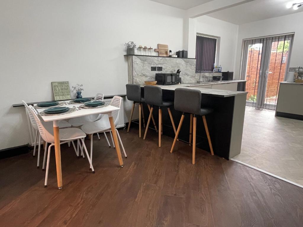 Slick Space for a Standish Stay photo 5