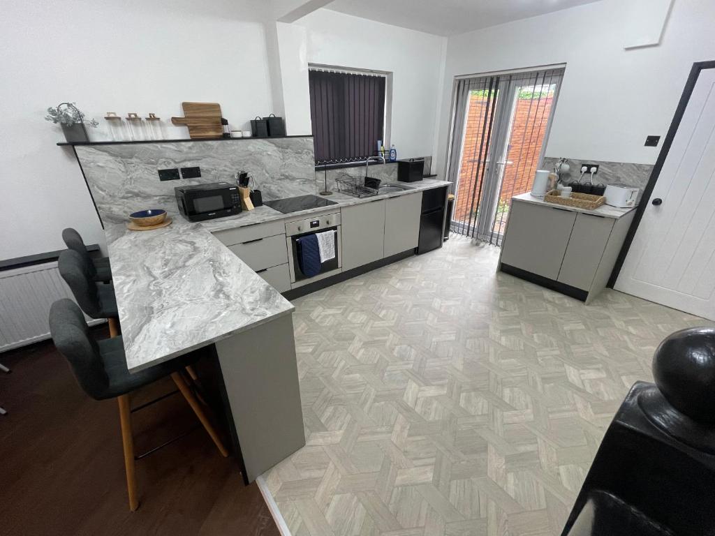 Slick Space for a Standish Stay photo 6